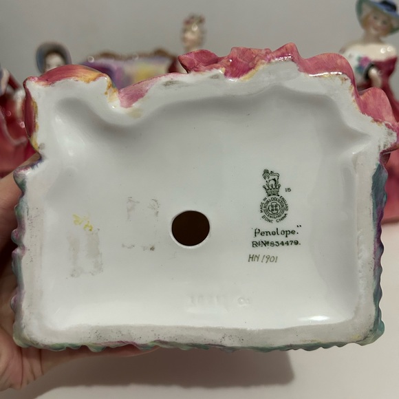 Royal Doulton Vintage Figurine Penelope - Picture 6 of 7